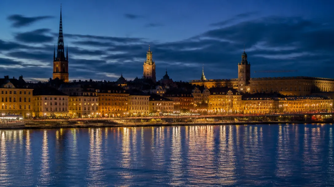 Stadssiluett i mörker